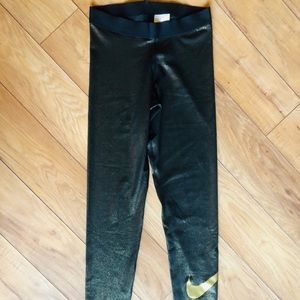 Black/gold Nike leggings